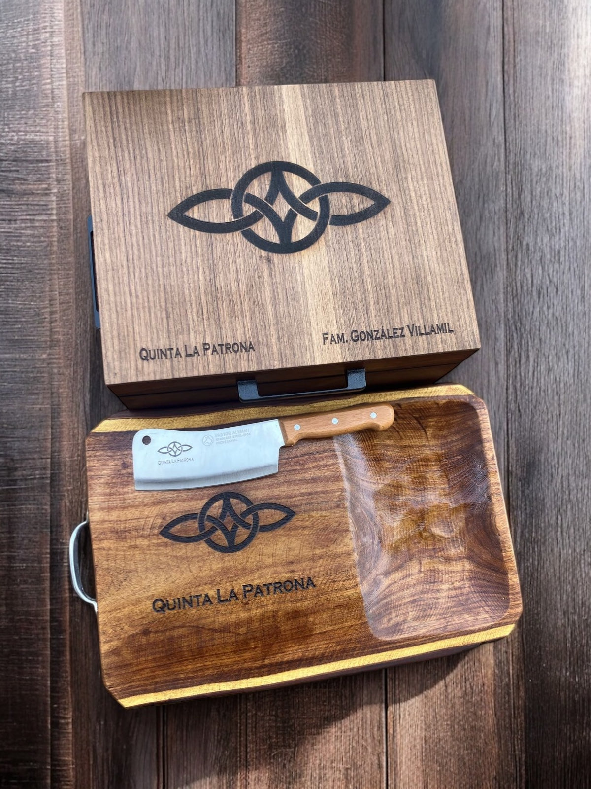 Kit Parrillero, Grill Tank con capacidad para 5kg Tabla de Mezquite y hacha 100% personalizados