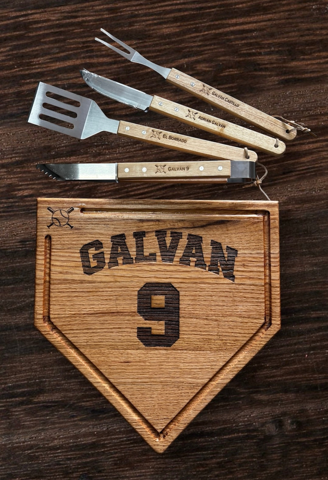 Tabla de encino (baseball) +4 utensilios parrilleros