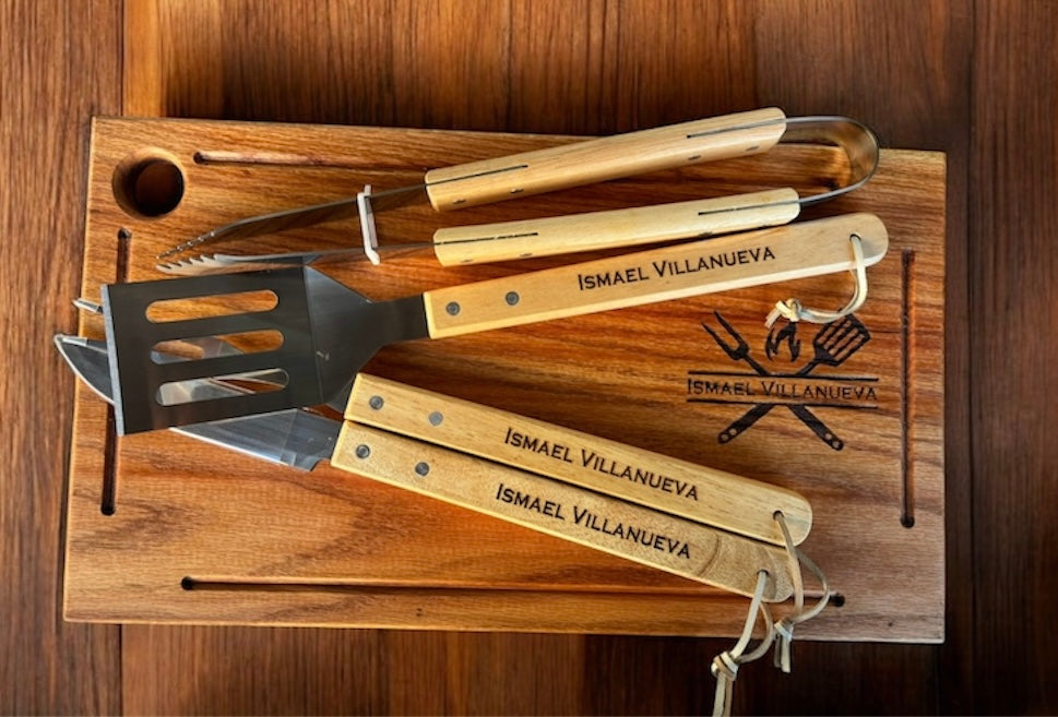 Paquete Tabla parrillera de encino 45x27 y 4 utensilios parrilleros todo personalizado y grabado en láser